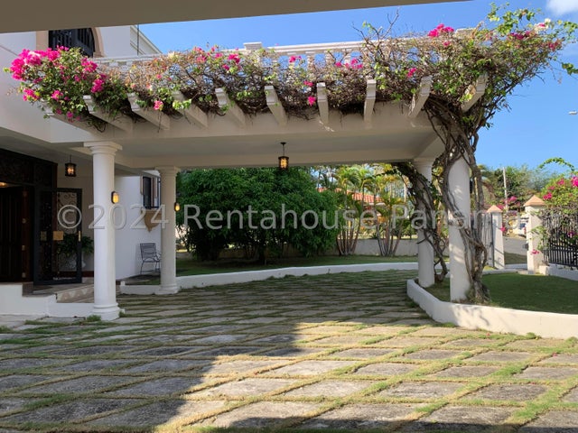 Exclusive House in Club de Golf